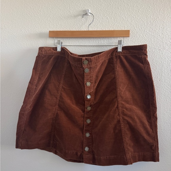 EVRI Dresses & Skirts - EVRI Plus Warm Brown Mini Skirt with Button-Front